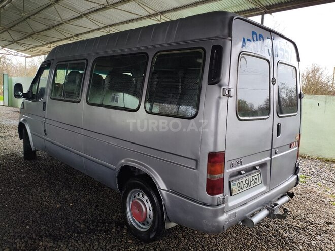 Ford Transit-3