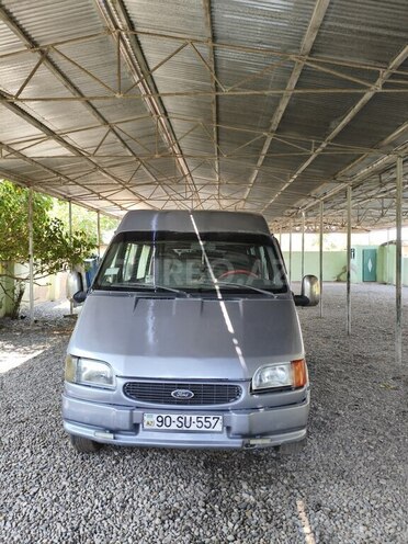 Ford Transit-9