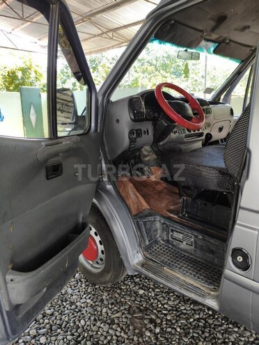 Ford Transit-10