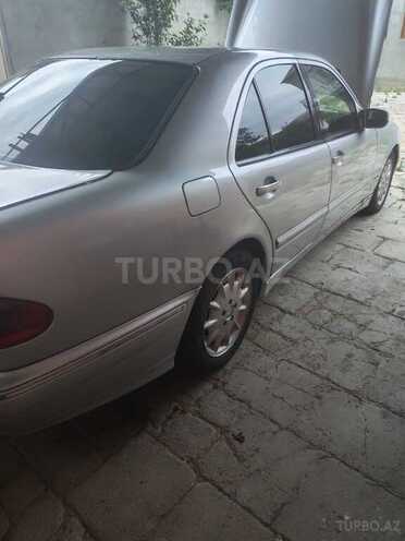 Mercedes E 220-12