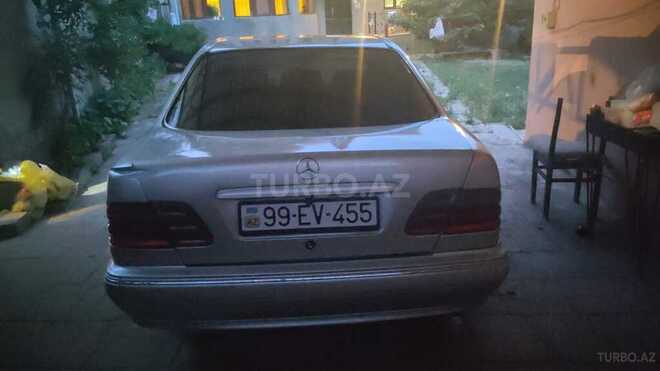 Mercedes E 220-2