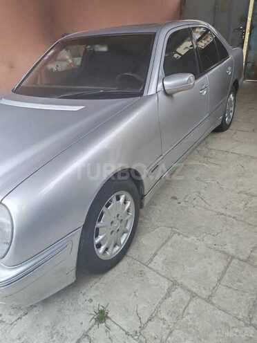 Mercedes E 220-3