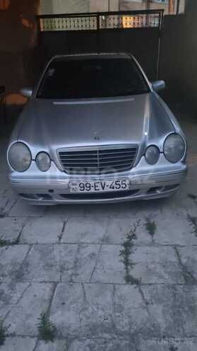 Mercedes E 220-1