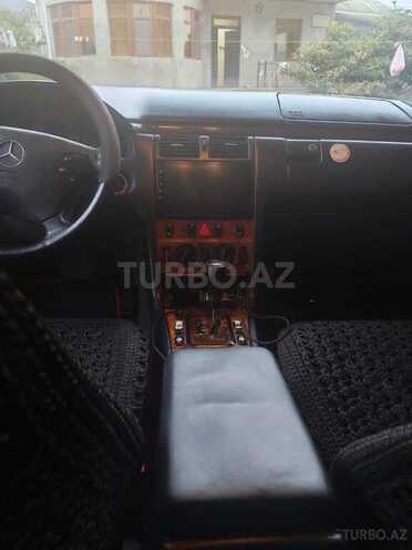 Mercedes E 220-7