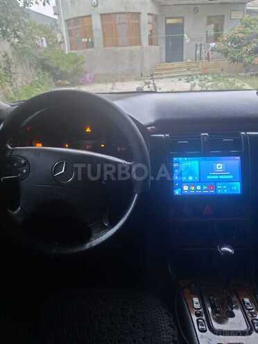 Mercedes E 220-11