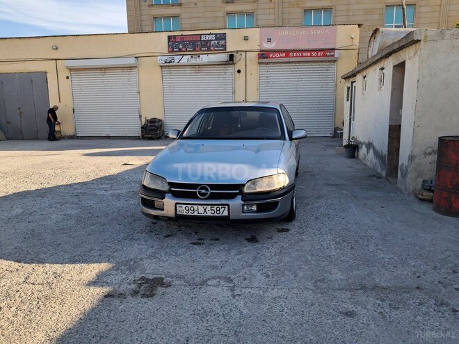 Opel Omega-1