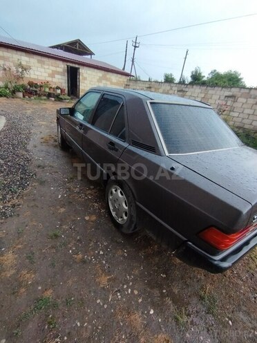 Mercedes 190-17