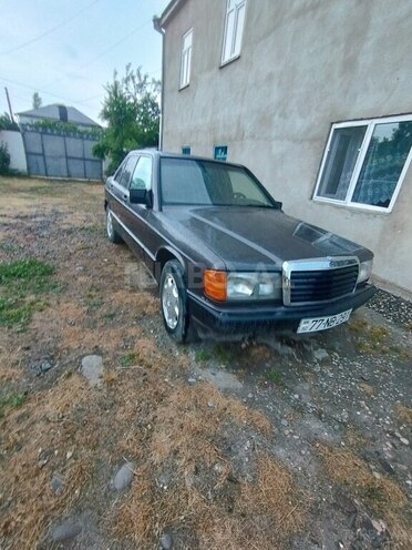 Mercedes 190-21