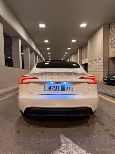 Tesla Model 3-2