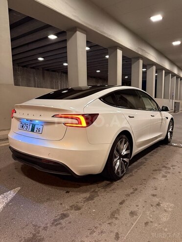 Tesla Model 3-3