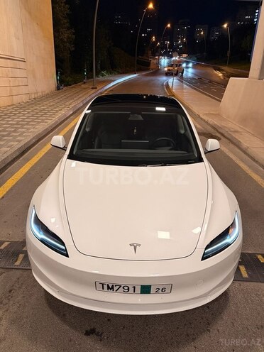 Tesla Model 3-1