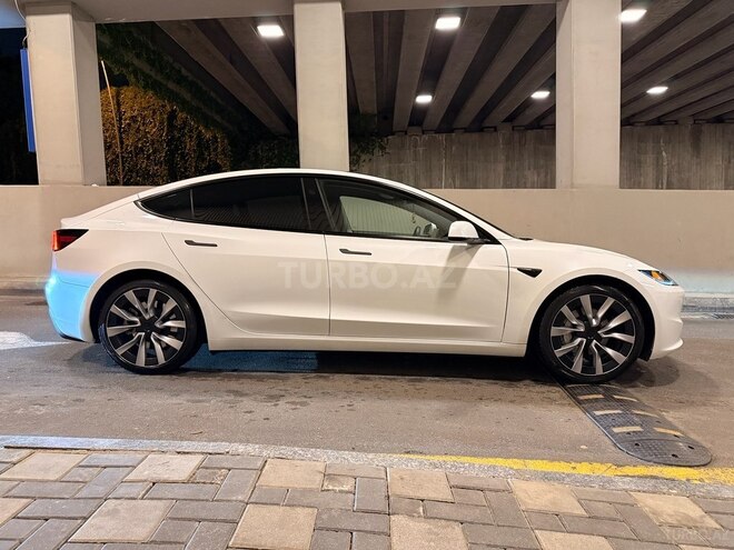 Tesla Model 3-5