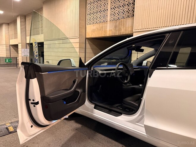 Tesla Model 3-7