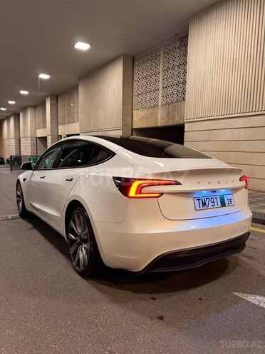 Tesla Model 3-4