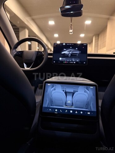 Tesla Model 3-9
