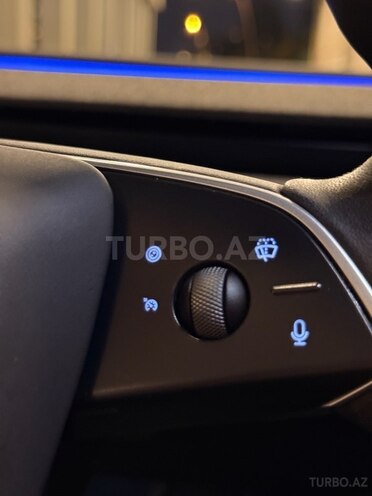 Tesla Model 3-12