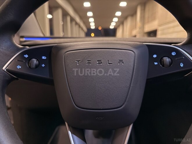 Tesla Model 3-10