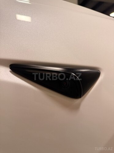 Tesla Model 3-18