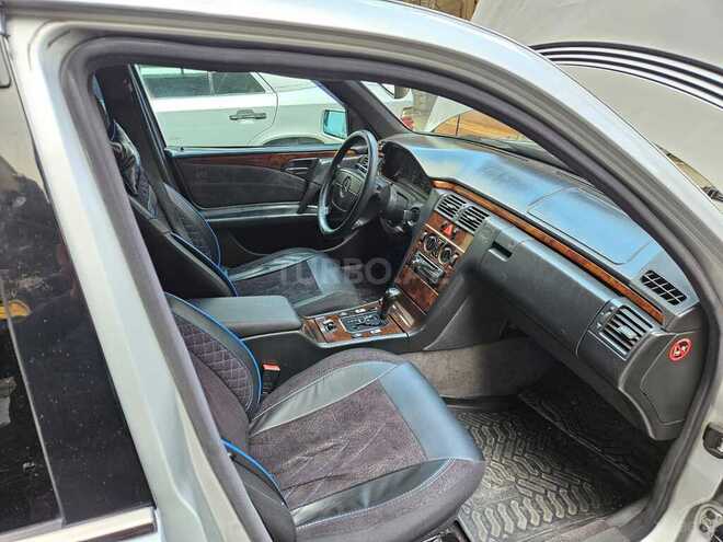 Mercedes E 230-9