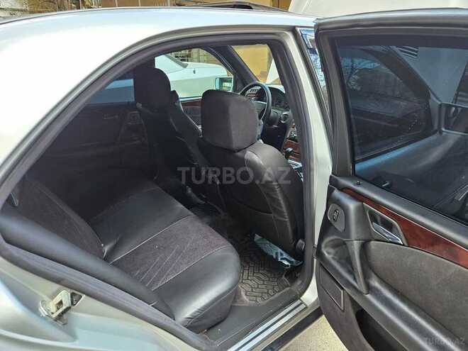 Mercedes E 230-8