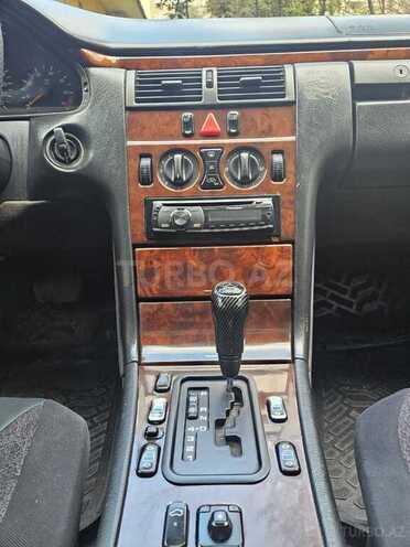 Mercedes E 230-5