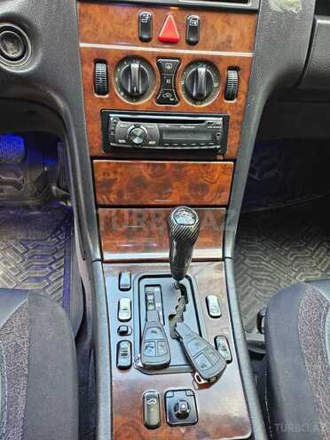 Mercedes E 230-7