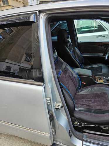 Mercedes E 230-11