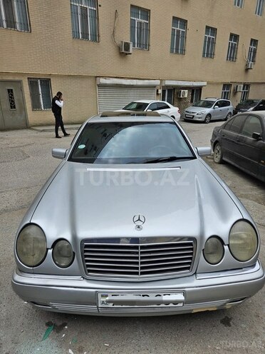 Mercedes E 230-1