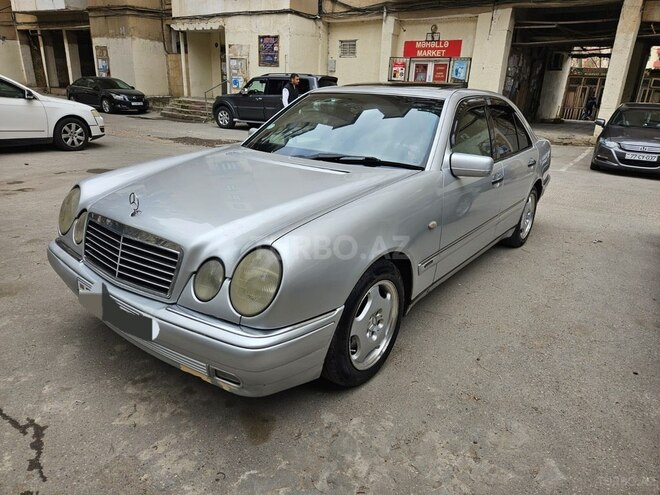Mercedes E 230-4