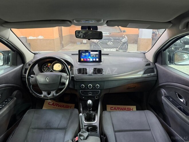 Renault Megane-12