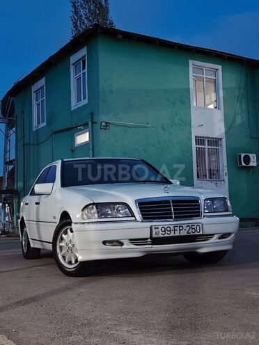 Mercedes C 200-1