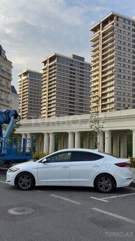 Hyundai Elantra-5