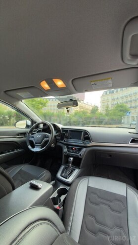 Hyundai Elantra-6