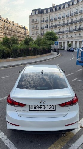 Hyundai Elantra-4
