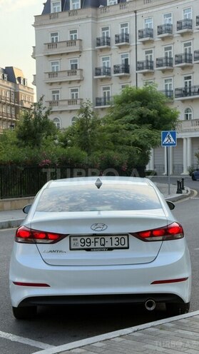 Hyundai Elantra-3