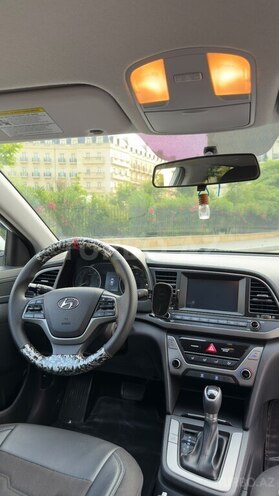 Hyundai Elantra-7