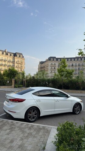 Hyundai Elantra-10