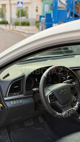 Hyundai Elantra-8