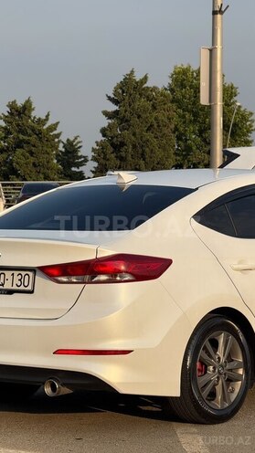 Hyundai Elantra-11
