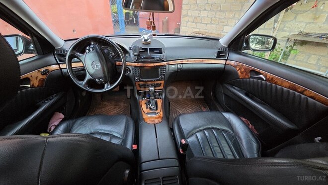 Mercedes E 350-13