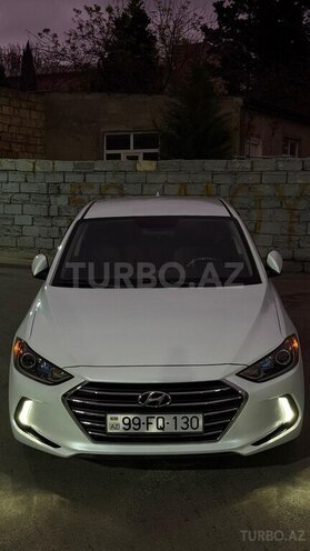 Hyundai Elantra-12
