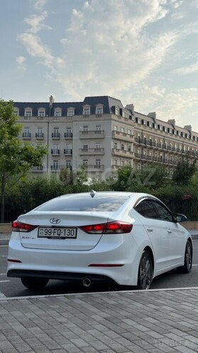 Hyundai Elantra-13