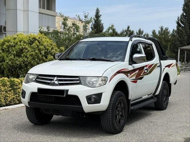 Mitsubishi L200-1