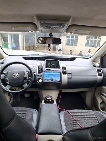Toyota Prius-8