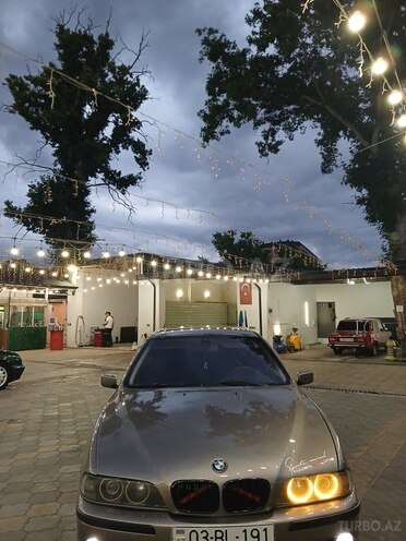 BMW 523-9