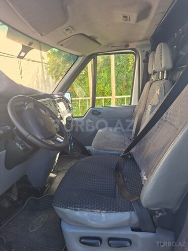 Ford Transit-7