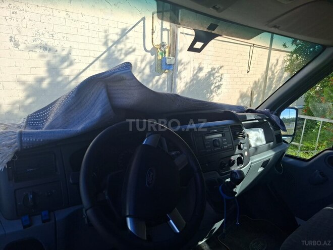 Ford Transit-3
