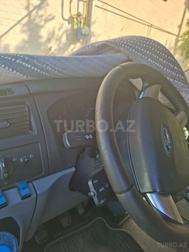 Ford Transit-13