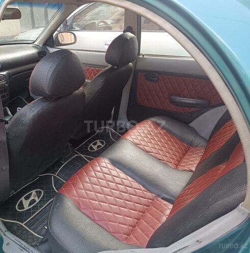 Hyundai Accent-4