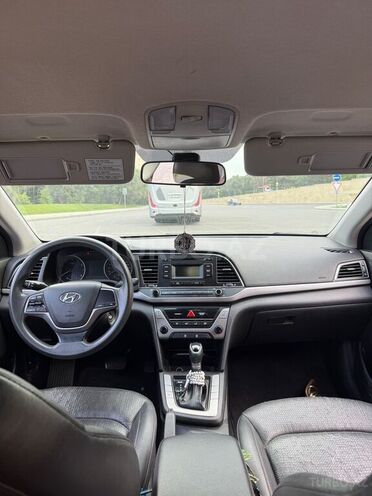 Hyundai Elantra-2